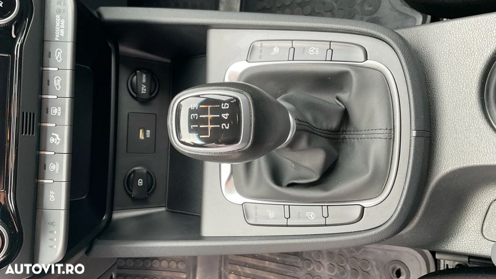 Hyundai KONA - 32