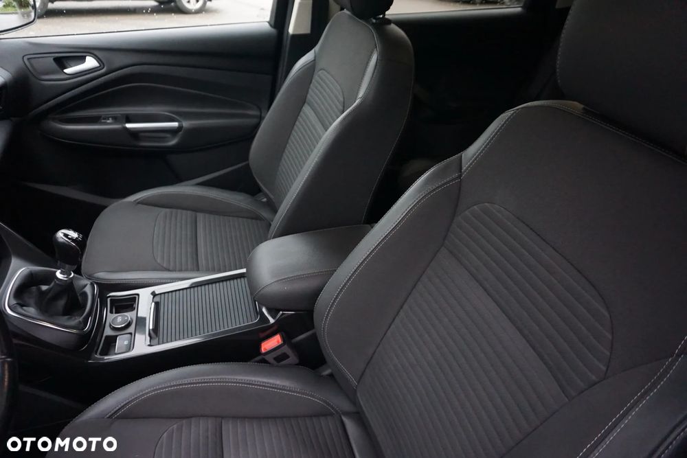 Ford Kuga 2.0 TDCi 2x4 Titanium - 17