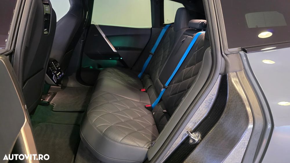 BMW iX xDrive50 - 9