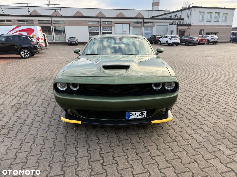 Dodge Challenger - 2