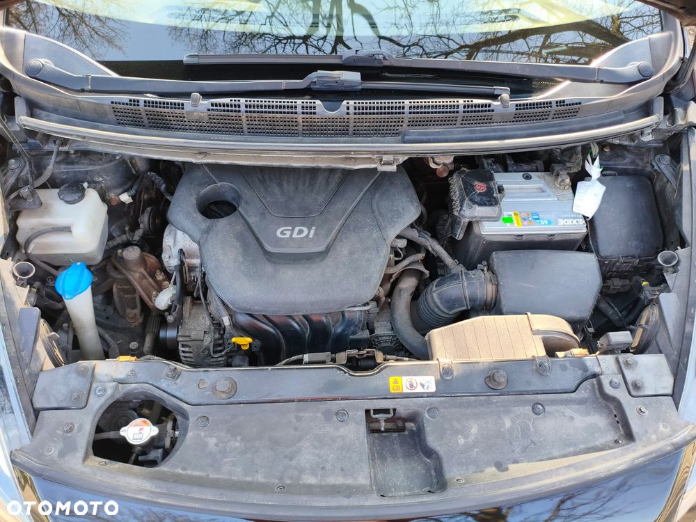 Kia Carens 1.6 GDI L - 24
