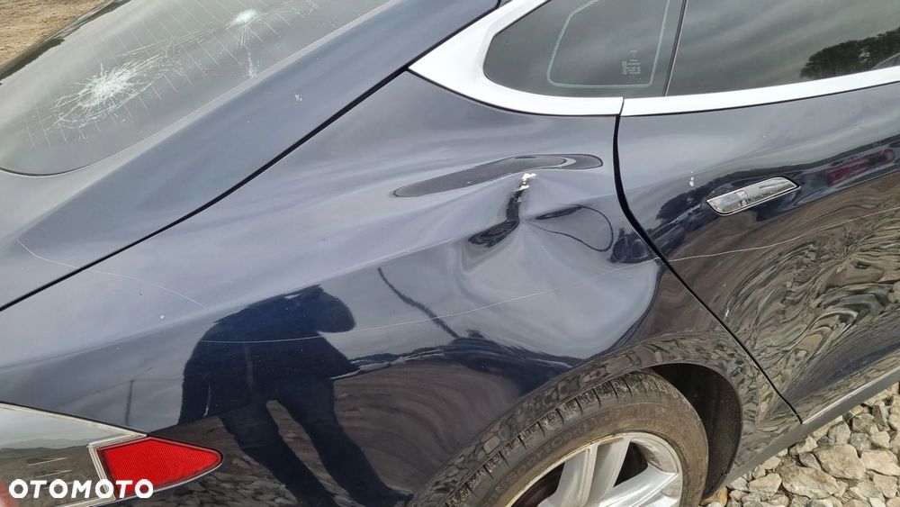 Tesla Model S 85 - 11