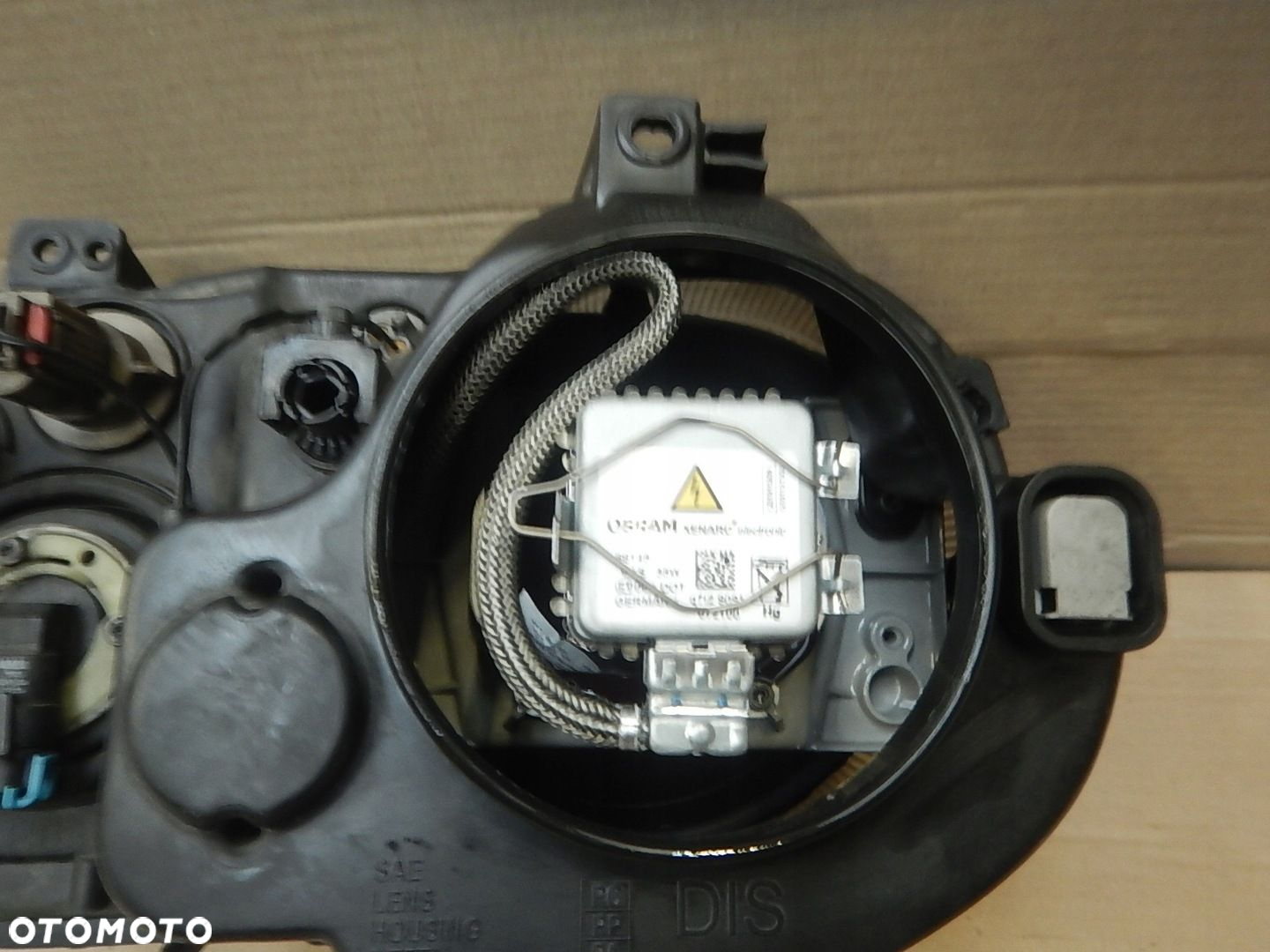 LAMPA PRZOD PRAWA CHRYSLER 300C XENON KPL - 5