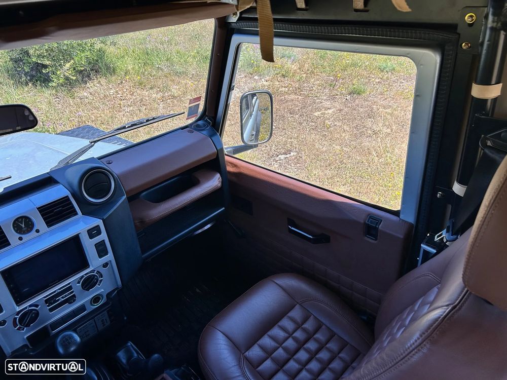 Land Rover Defender 90 2.4 CRD S - 24