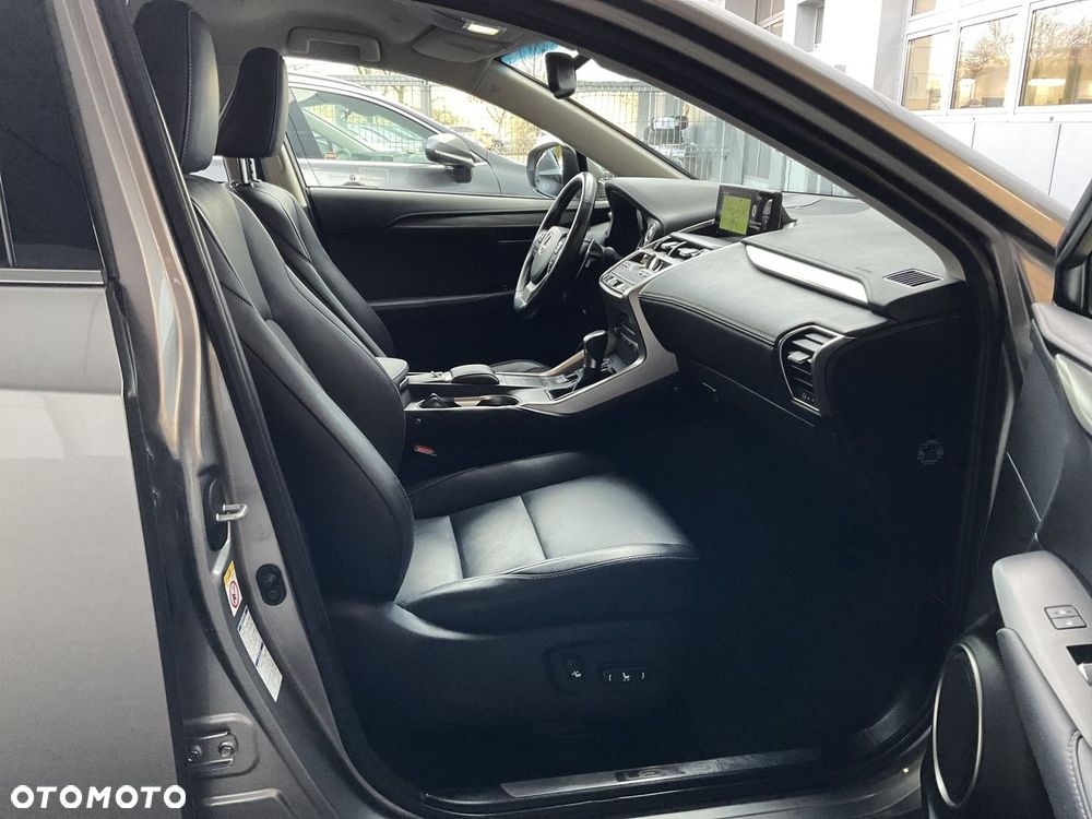 Lexus NX 300h Comfort AWD - 18