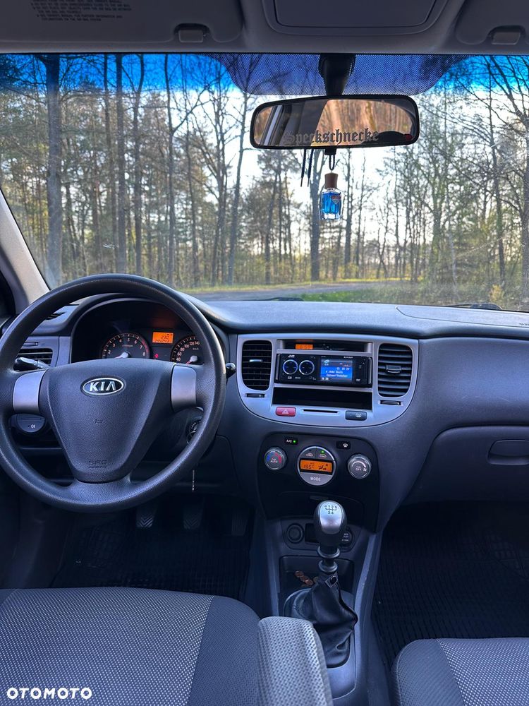 Kia Rio - 16