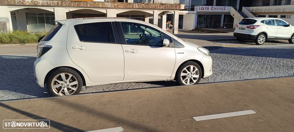 Toyota Yaris ver-1-5-hsd-comfort - 3