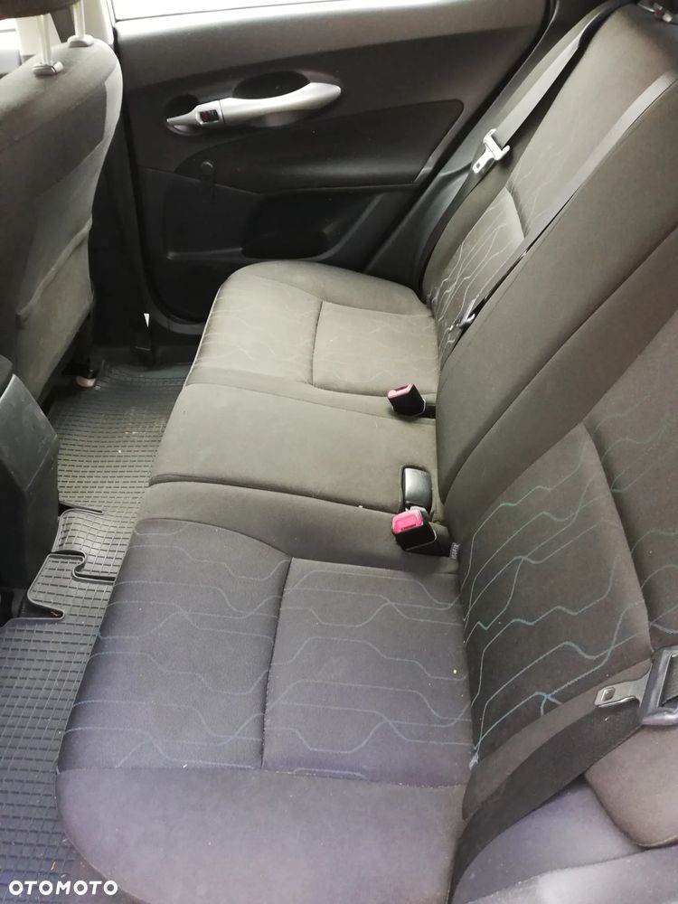 Toyota Auris 1.4 D-4D Luna EU5 - 4