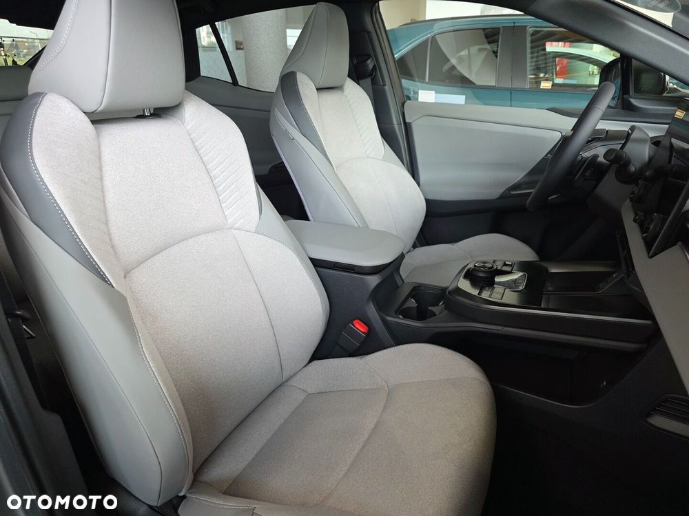 Toyota C-HR+ - 9
