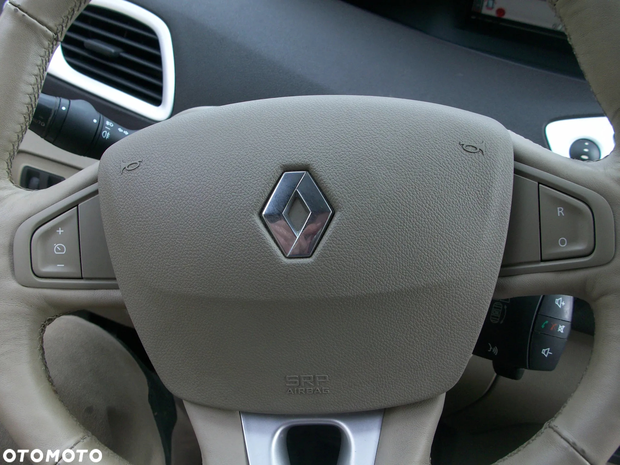 Renault Scenic 2.0 16V Bose Edition CVT - 23