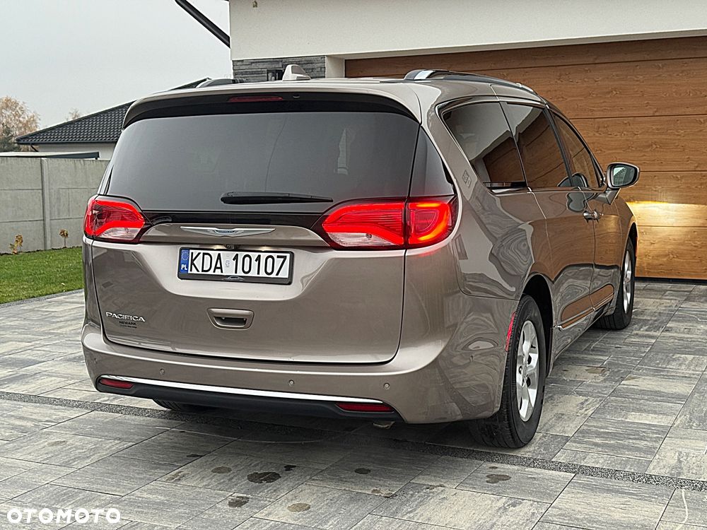 Chrysler Pacifica - 35