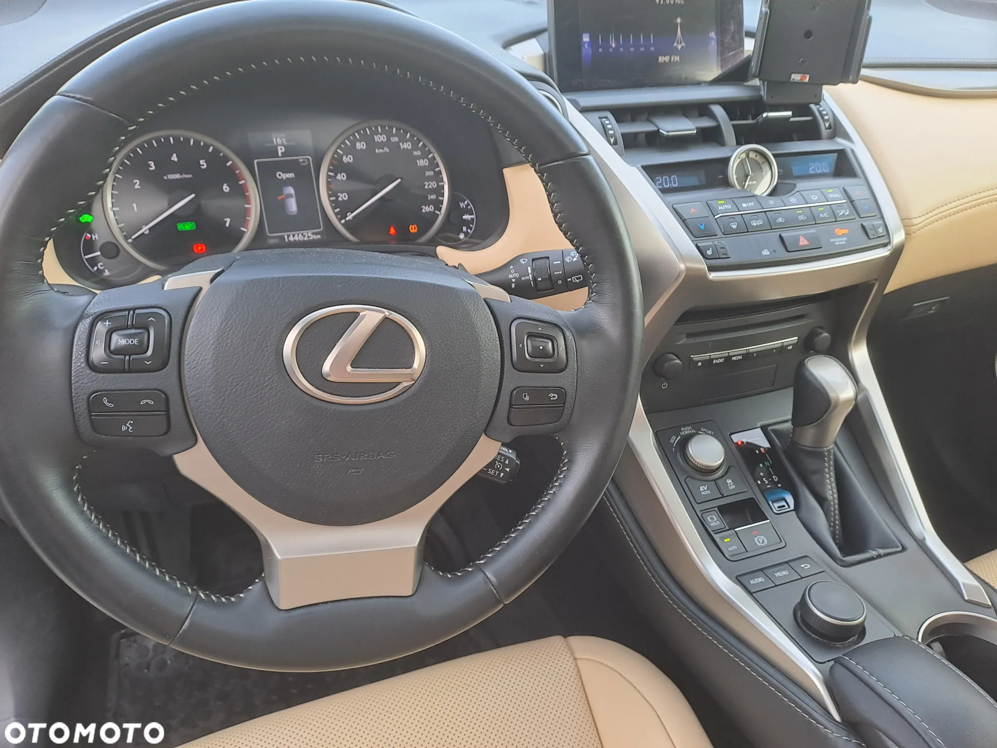 Lexus NX 300h - 17
