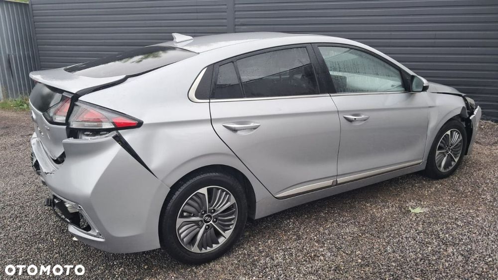 Hyundai IONIQ - 18