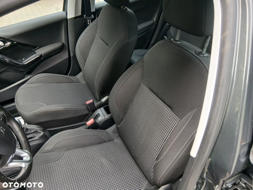 Peugeot 208 - 7