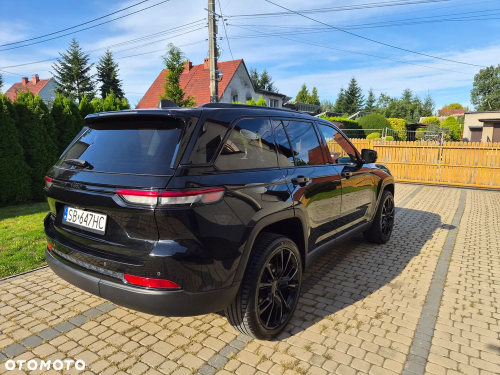 Jeep Grand Cherokee - 38