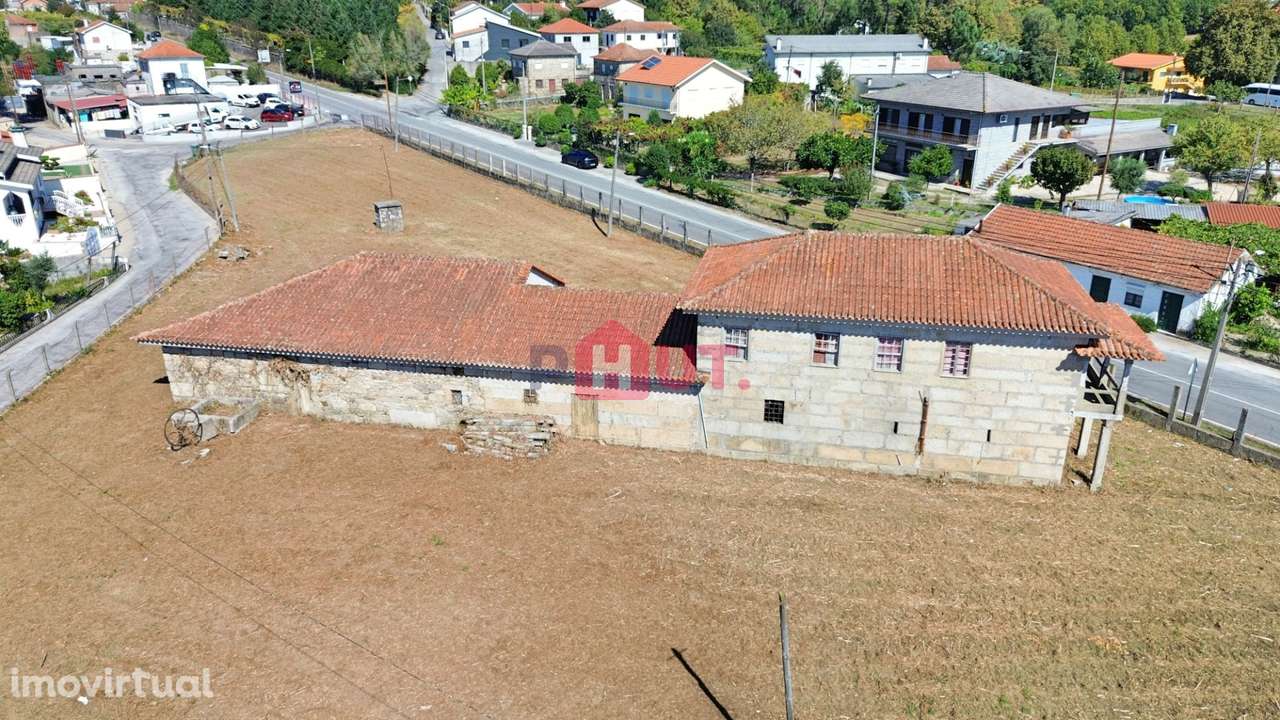 Oportunidade Única em Lousada – Moradia T5 em Pedra para Restauro! - Grande imagem: 5/21