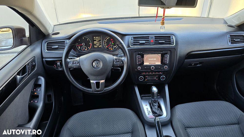 Volkswagen Jetta 2.0 TDI DSG Highline - 9