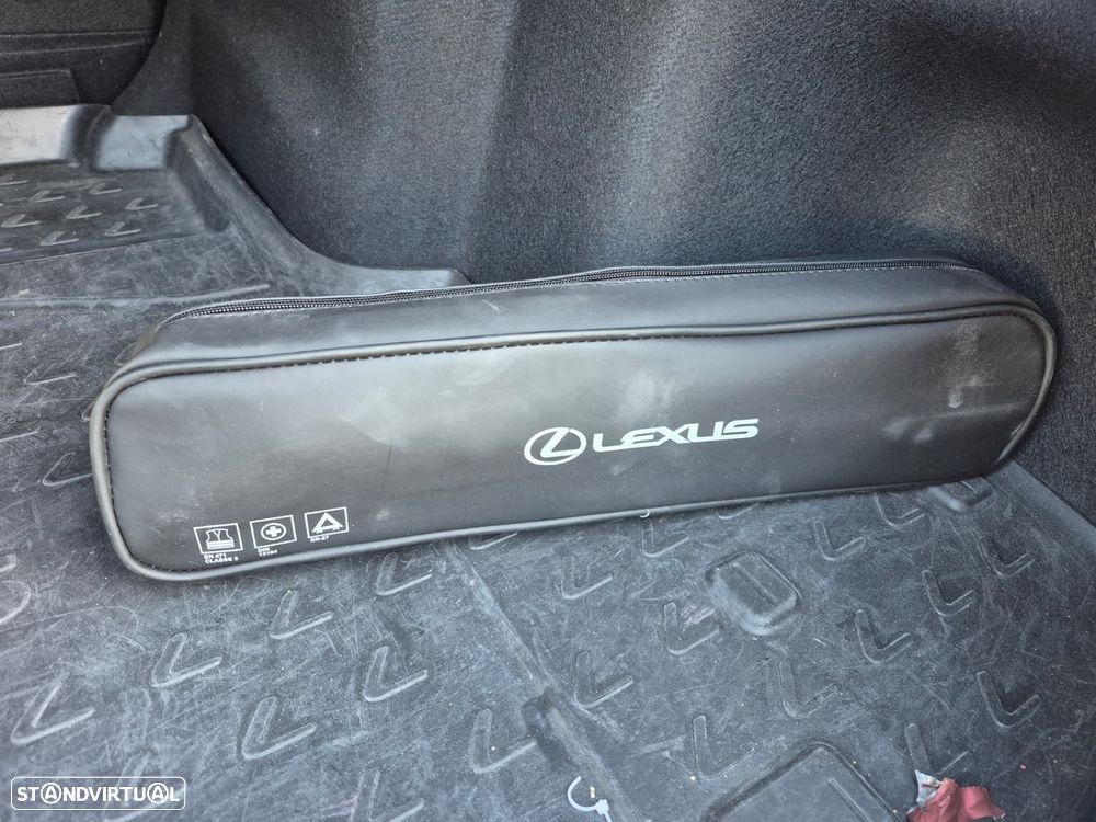Lexus IS 300H Executive - 28
