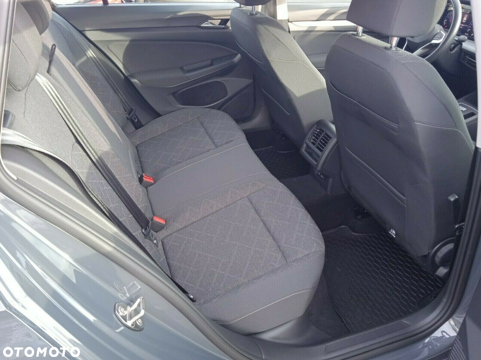 Volkswagen Golf - 16