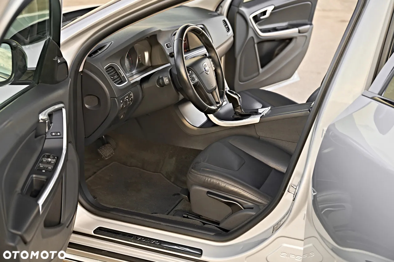 Volvo V60 Cross Country D3 Geartronic Momentum - 32