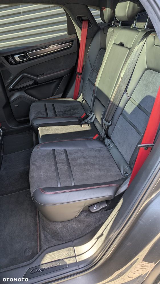 Porsche Cayenne GTS - 13