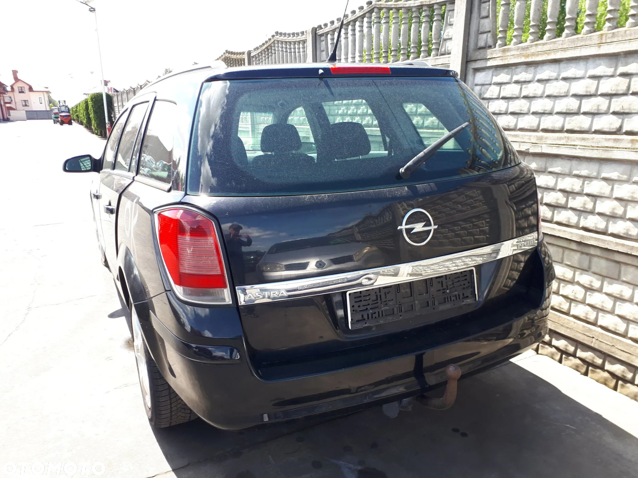OPEL ASTRA H III 04-06 KOMBI 1,9 CDTI ALTERNATOR - 11