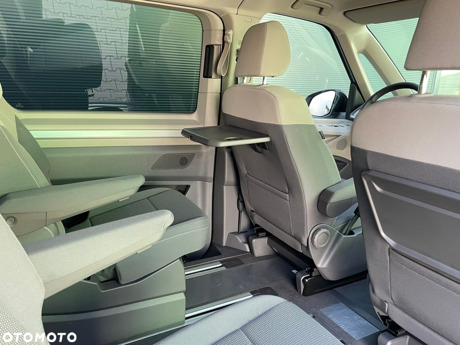 Volkswagen Multivan - 12