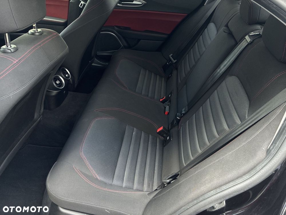 Alfa Romeo Giulia 2.0 Turbo - 15