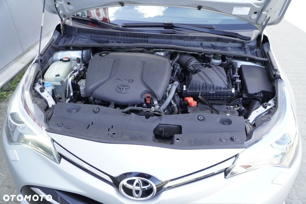 Toyota Avensis 2.0 D-4D Premium - 24