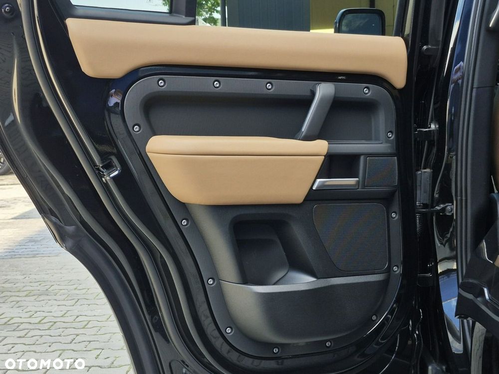 Land Rover Defender 110 D350 X-Dynamic HSE - 24
