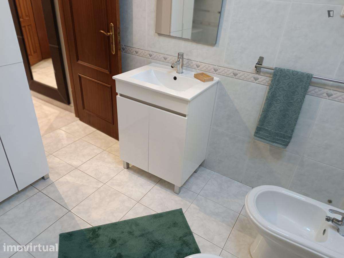 Quarto - localizado em Leiria - Grande imagem: 4/18