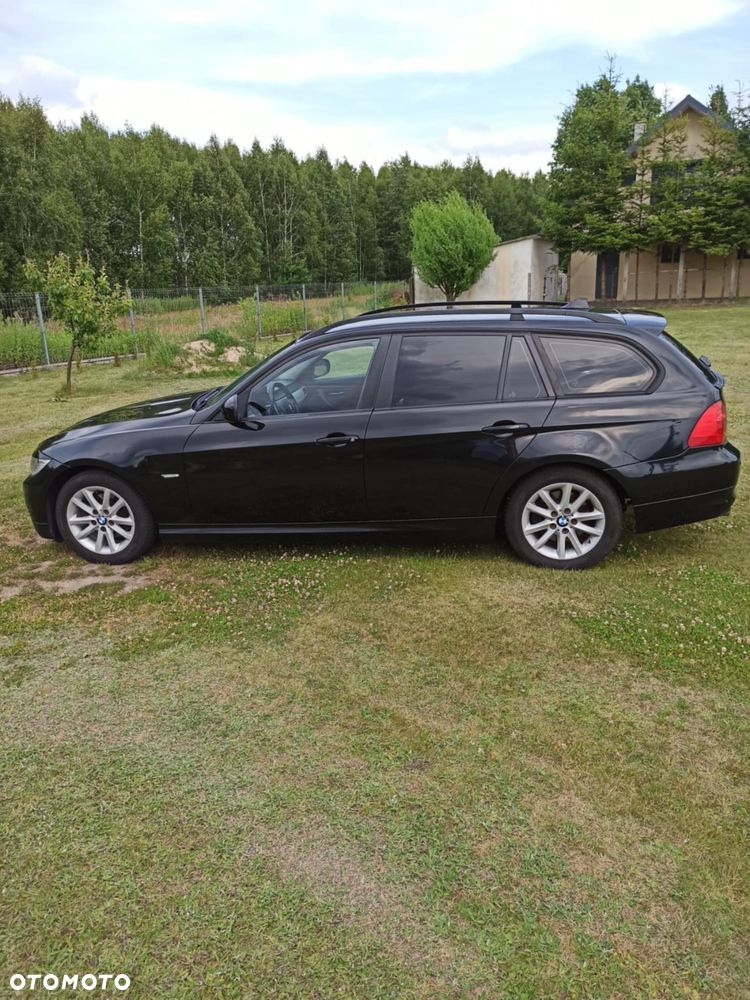 BMW Seria 3 318i Touring - 15