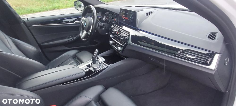 BMW Seria 5 520d M Sport Edition - 17