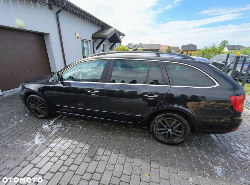 Skoda Superb 2012 photo 4