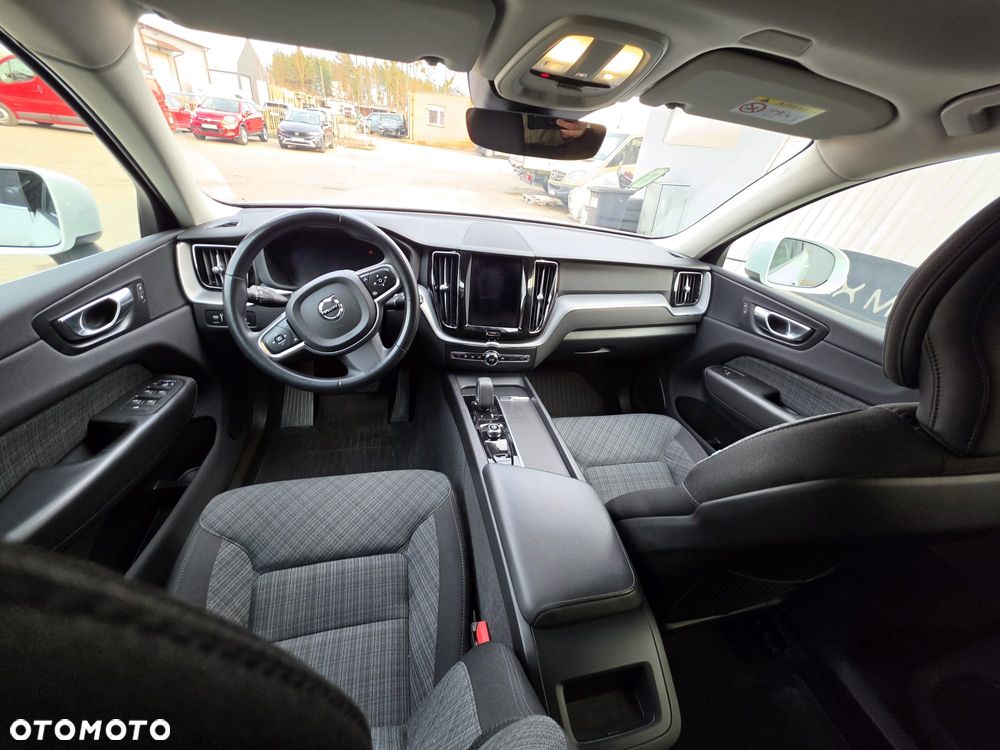 Volvo XC 60 T4 Momentum Pro - 6