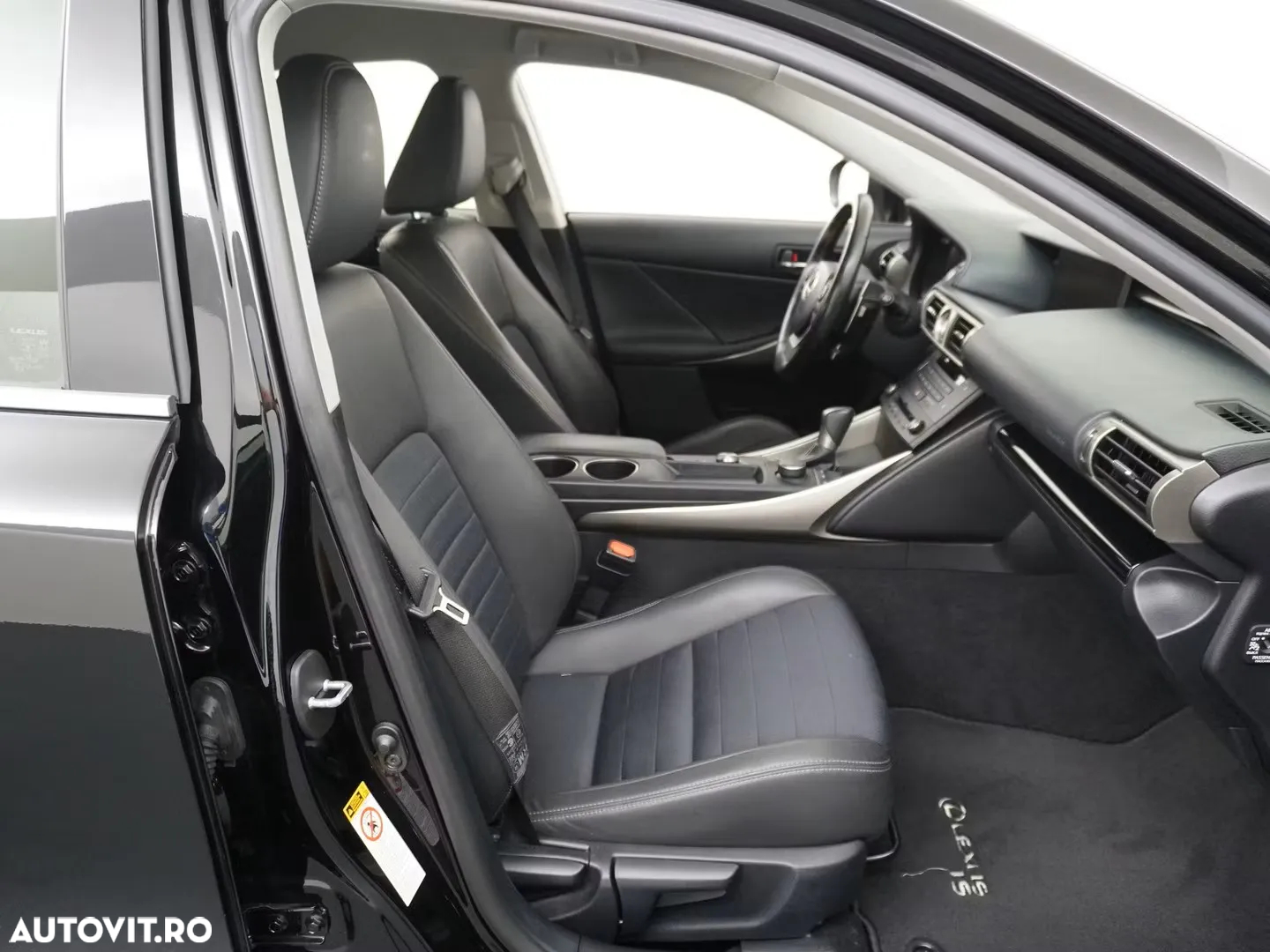 Lexus Seria IS 300h - 21