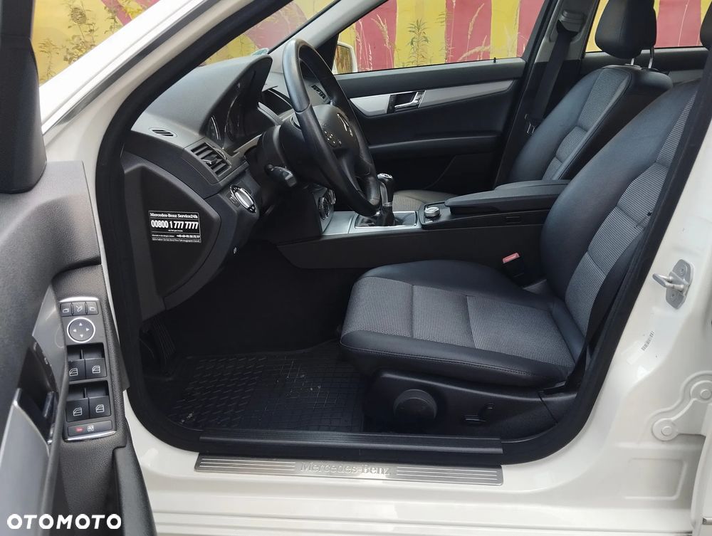 Mercedes-Benz Klasa C 180 T Kompressor BlueEFFICIENCY Avantgarde - 15