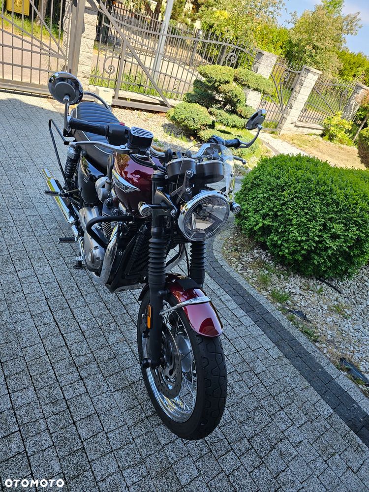 Triumph Bonneville - 4