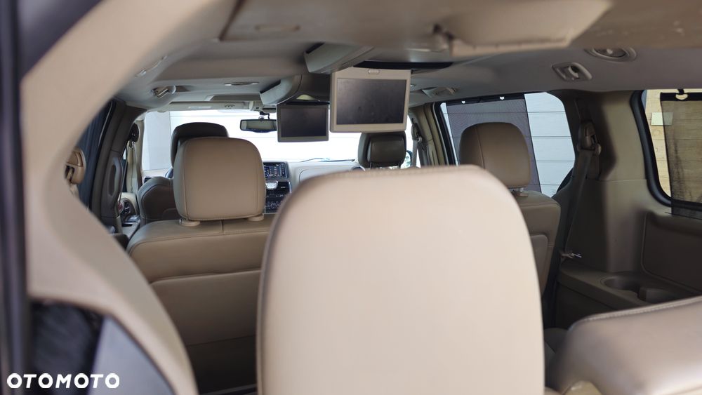 Chrysler Town & Country 3.6 Limited - 11