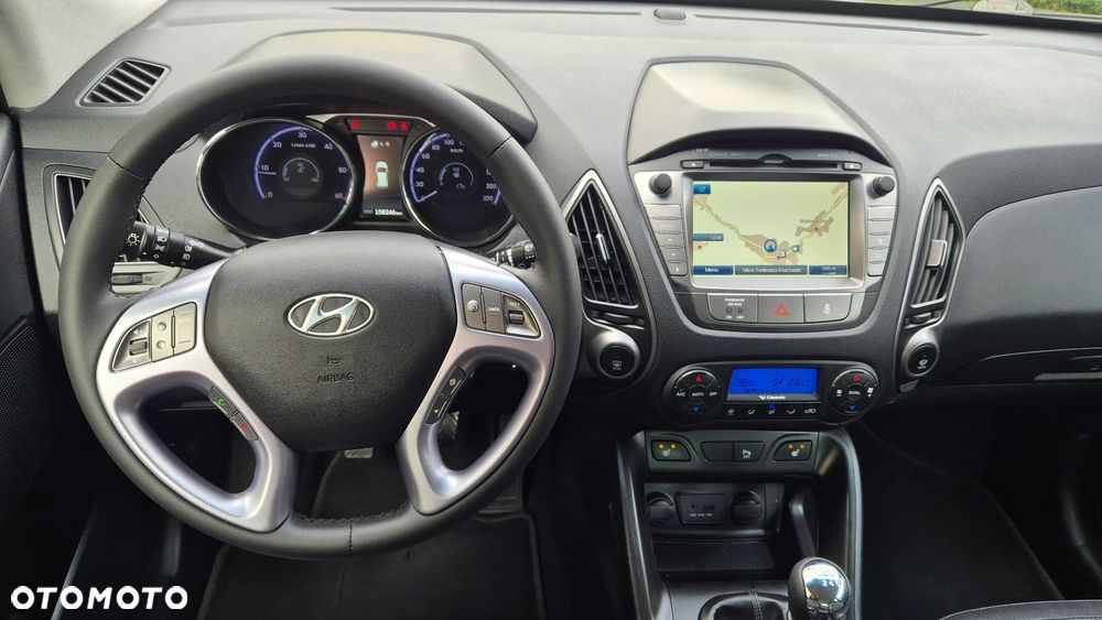 Hyundai ix35 1.7 CRDi 2WD blue Finale Gold - 32