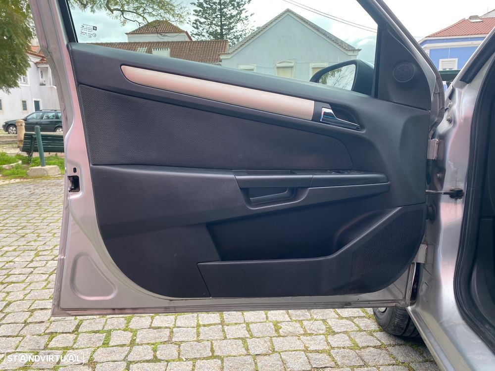 Opel Astra Caravan - 22