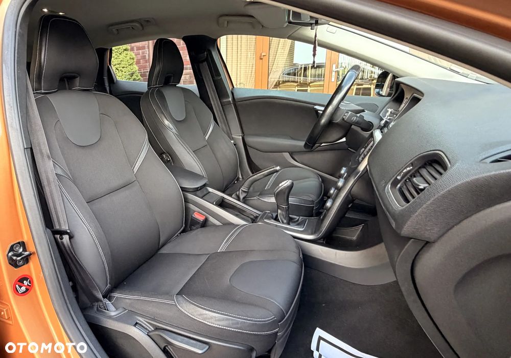 Volvo V40 D2 R Design - 23