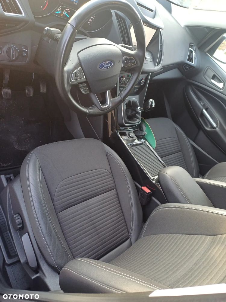 Ford Kuga 1.5 EcoBoost 2x4 Titanium - 18