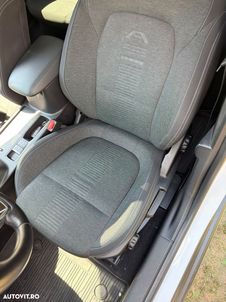 Ford Focus 1.0 EcoBoost 6MT MHEV Active X - 12