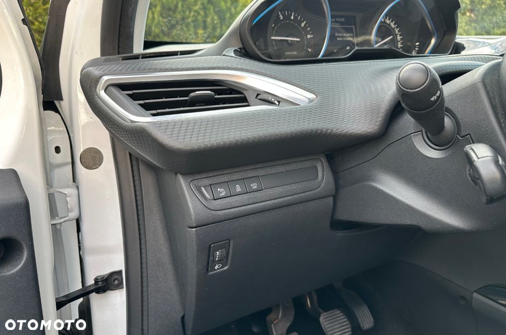 Peugeot 2008 1.2 Pure Tech GPF Active S&S - 18