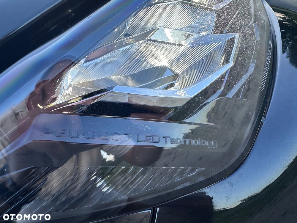 Peugeot 2008 1.2 PureTech Allure S&S EAT8 - 17
