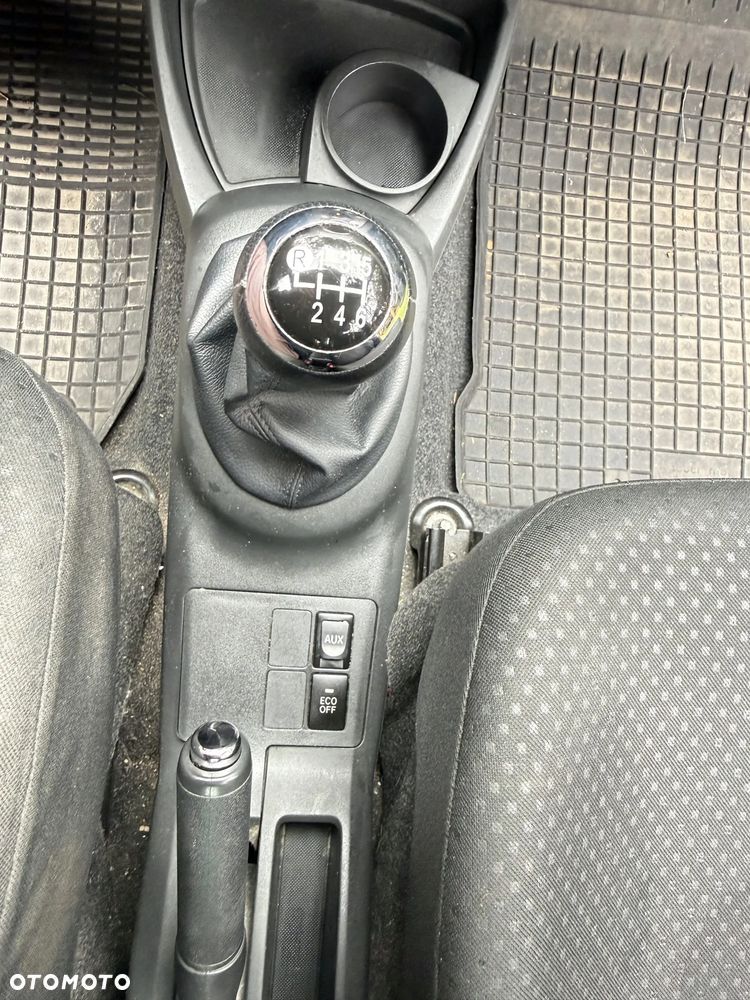 Toyota Yaris 1.33 Premium - 26