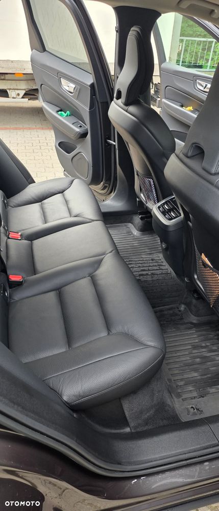 Volvo XC 60 B4 D Plus Dark - 11