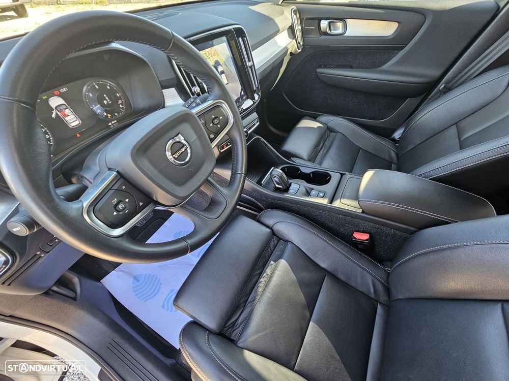 Volvo XC 40 D4 AWD Geartronic Momentum Pro - 17