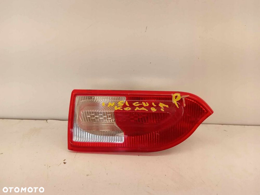 LAMPA PRAWA TYLNA W KLAPĘ OPEL INSIGNIA A KOMBI - 1